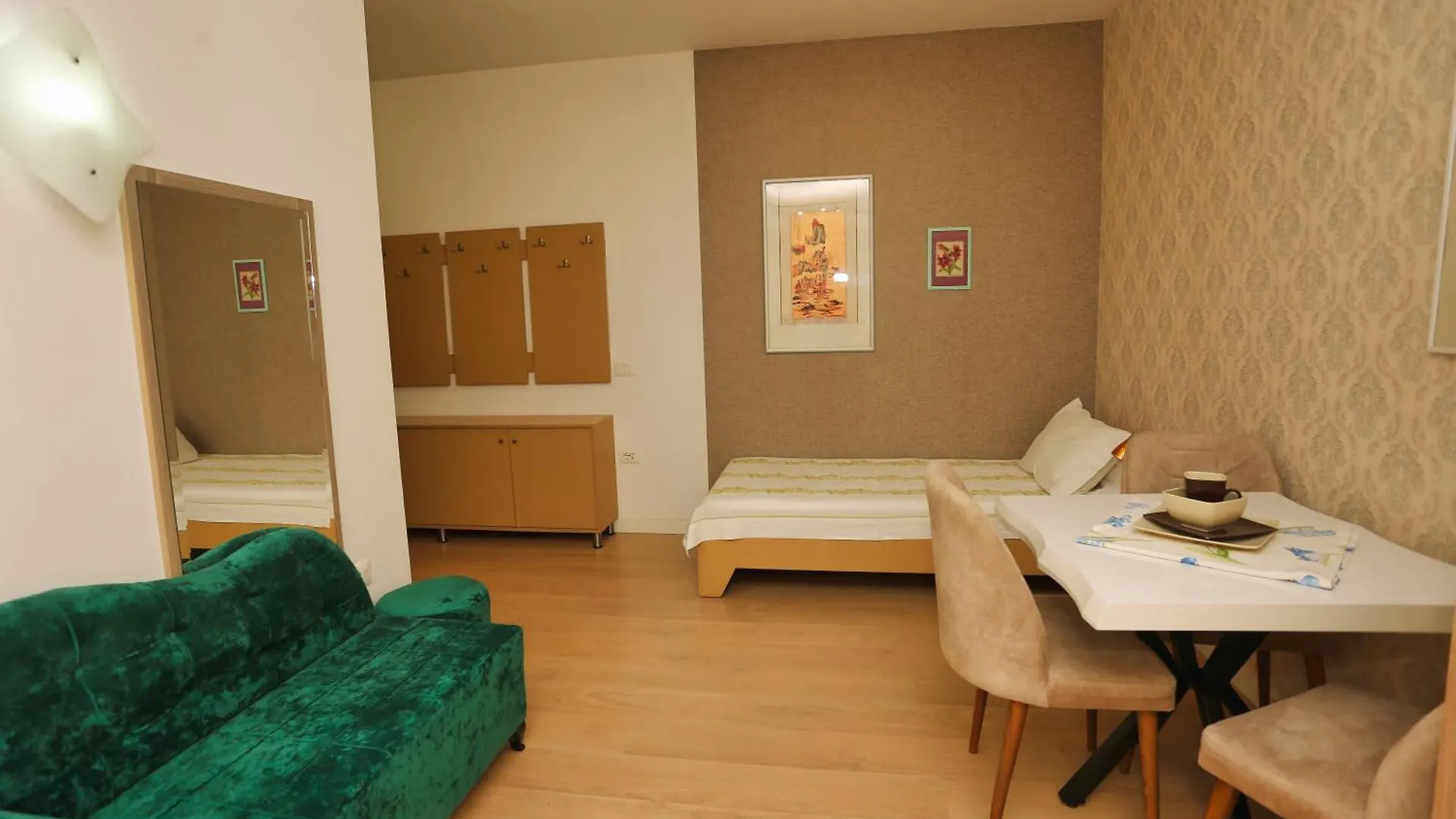 Cozy Apartment Near Square 21 Tirana