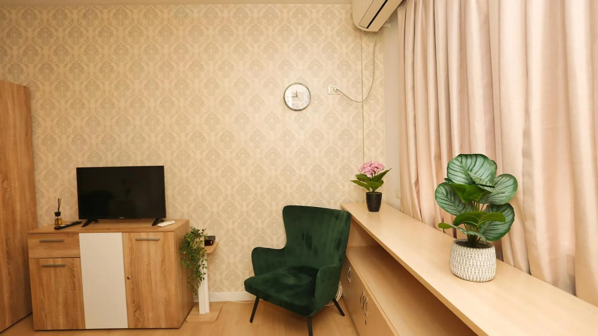 Cozy Apartment Near Square 21 Tirana Albanië